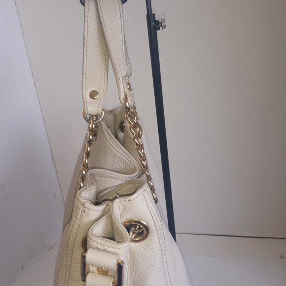 ๐๐ GIVEAWAY ๐๐Michael Kors Cream Satchel with Gold Accents - Picture 7 of 15